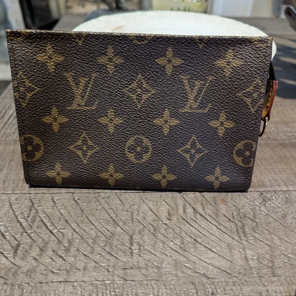 Authentic Louis Vuitton Accessories Pouch - Picture 2 of 12